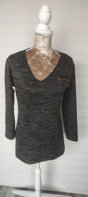 Pull léger col v