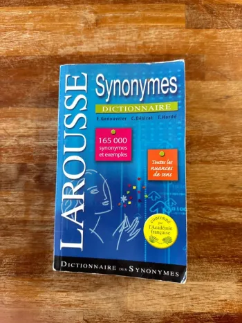 Livre dictionnaire, synonyme Larousse