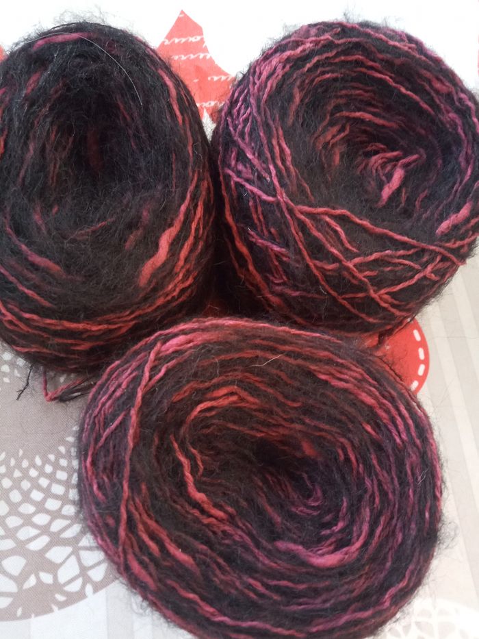 Lot de 3 petites Pelotes Fantaisies Tons Noirs et Prunes (230g)