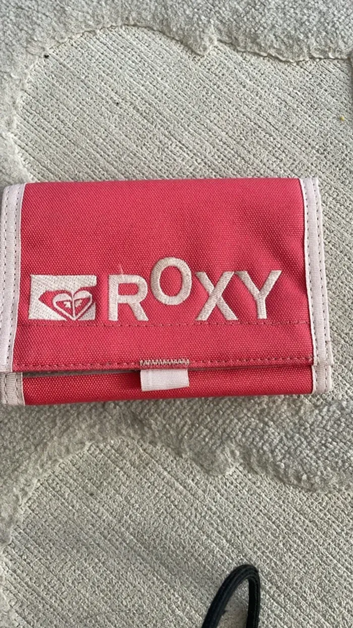 Porte-monnaie ROXY rose – Compact & pratique – Style surf/skate