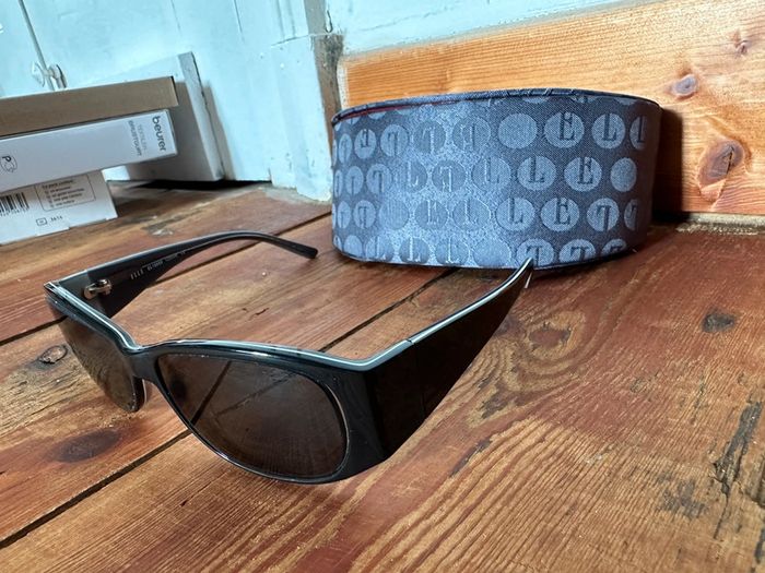 Montures Lunettes de soleil rétro Magazine Elle et étui housse noir ornement fleurs - photo numéro 2