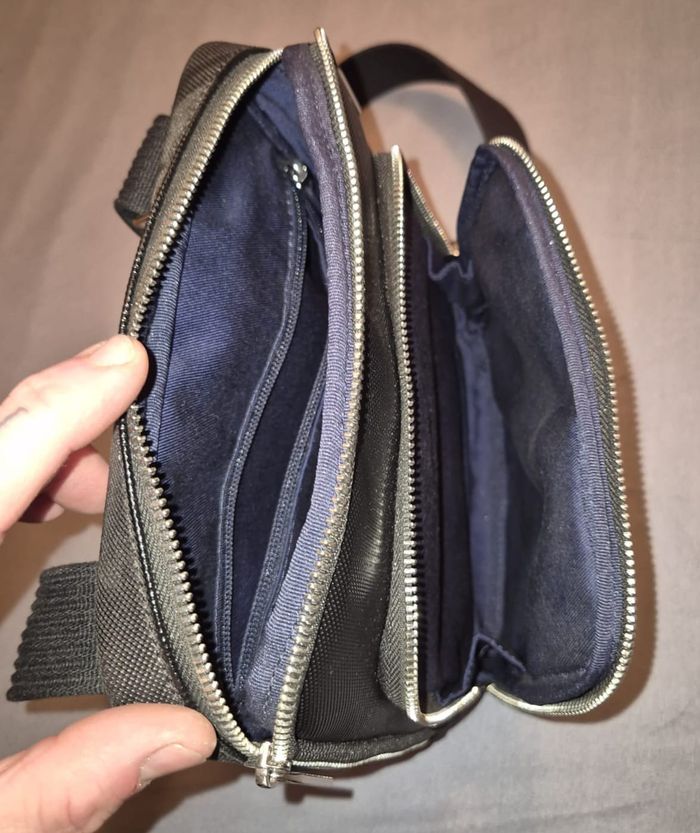 sacoche  Lacoste Noire comme neuf - photo numéro 5