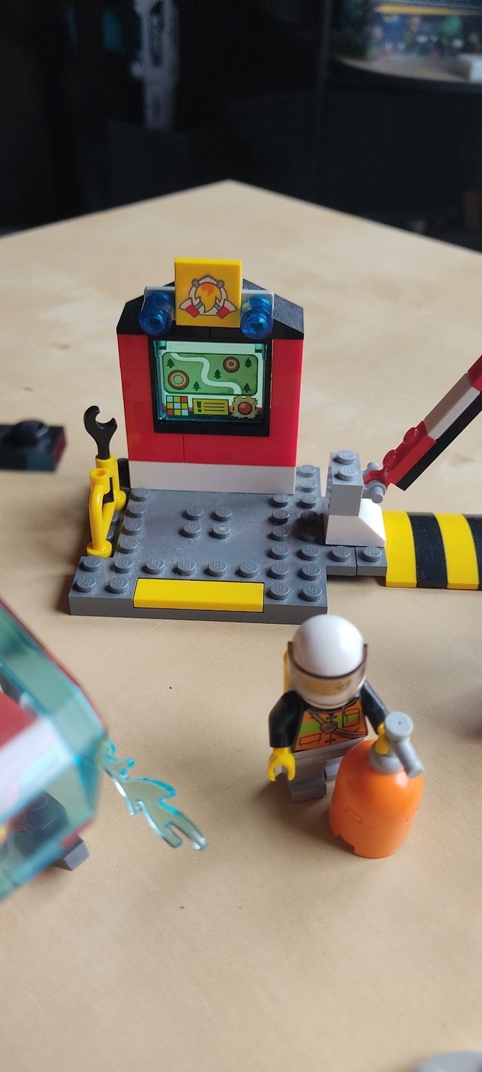 Lego city sauveteur centre de controle moto et hélicoptère - photo numéro 4