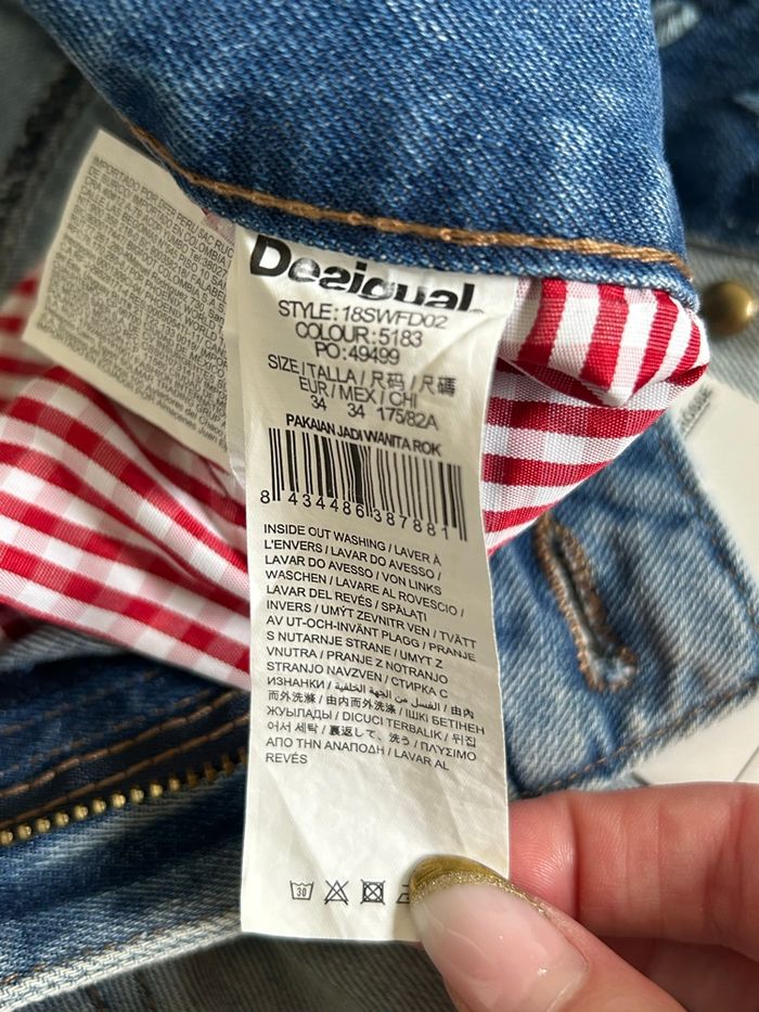 Jupe en jean neuve avec broderies Desigual taille 34 (taille très grand) - photo numéro 10