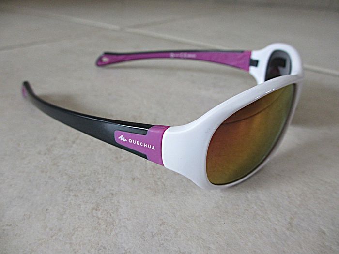 Lunettes de soleil randonnée 6-10 ans Quechua avec étui et bandeau de maintien - photo numéro 2