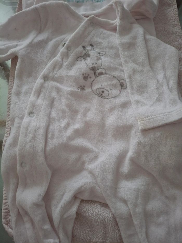 Pyjamas 1 mois - photo numéro 5