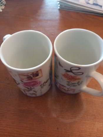 Lot 2 mugs
