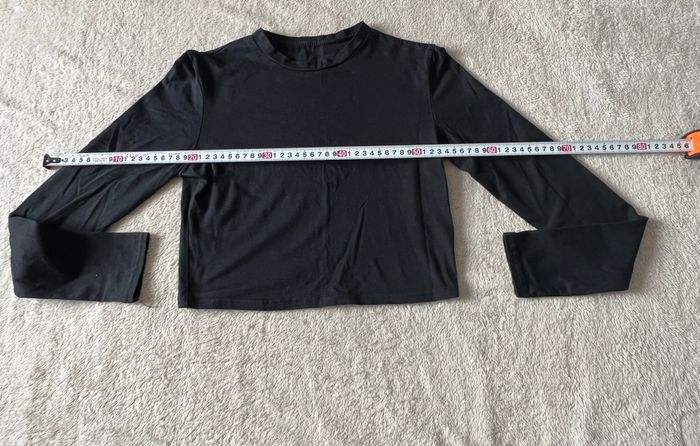 Haut noir manches longues – type crop top – taille M