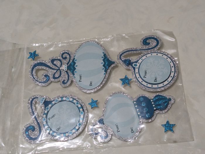 Lot d'étiquette festives pour vos cadeaux de Noël ou autre. - photo numéro 2