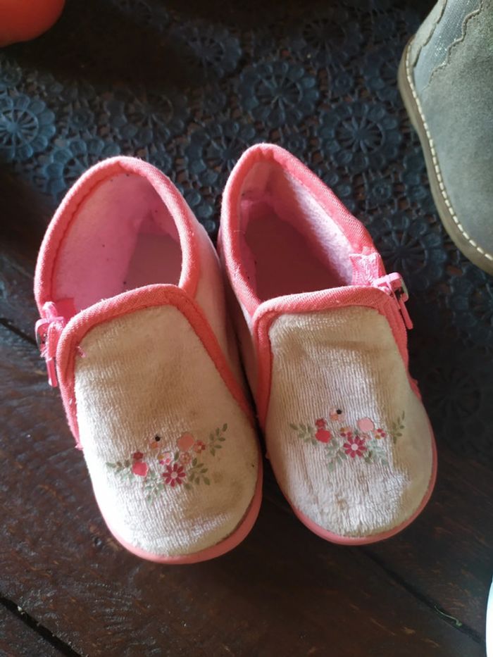 Lot chaussures fille taille 23: sandalettes + bottines + chaussons - photo numéro 2