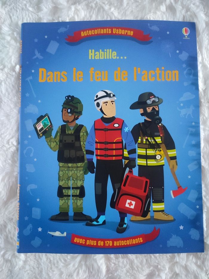 Autocollants usborne habille dans le feu de l'action