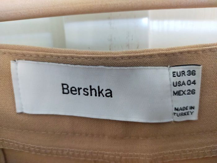 Pantalon femme 36 couleur beige/camel coupe droite taille haute jambes larges BERSHKA - photo numéro 3