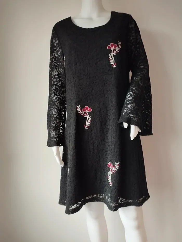 Robe Yumi taille 44 effet dentelle