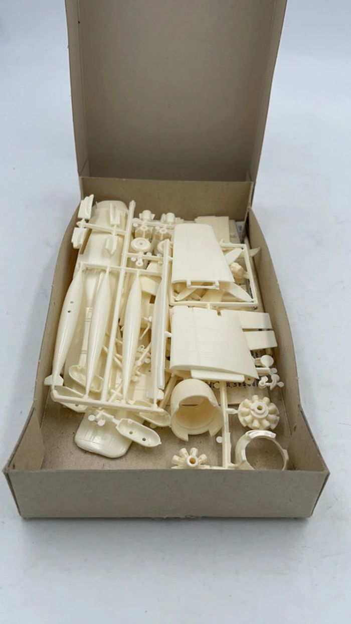 Maquette modèle réduit Air Fix Douglas Skyraider US Navy 1:72 - photo numéro 2