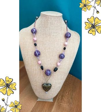 Collier fait main perles polymère & cœur doré – Collection Reflets de Lavande