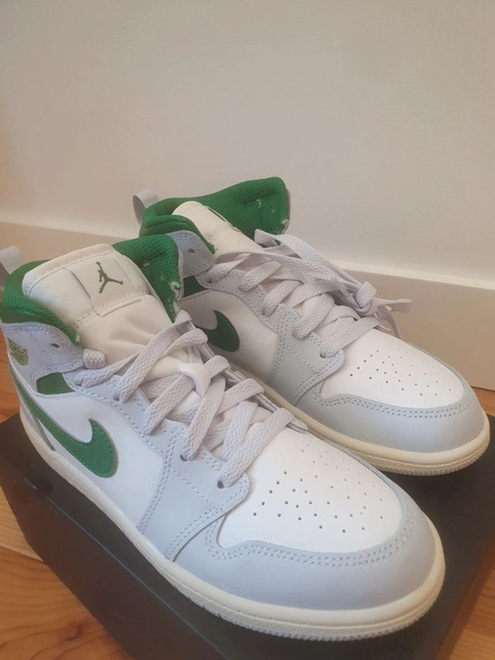 Nike Jordan 1 Mid(33.5) - photo numéro 3