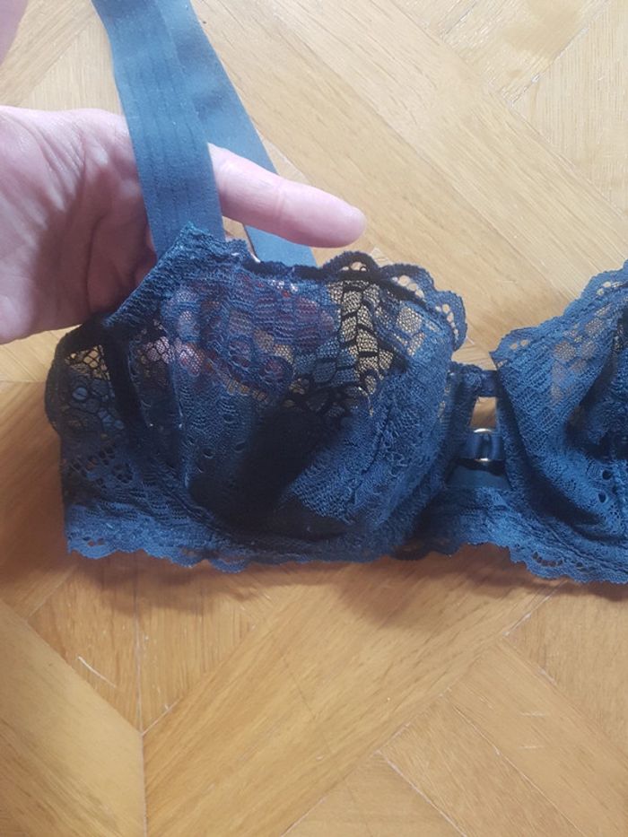 Soutien gorge vert émeraude.