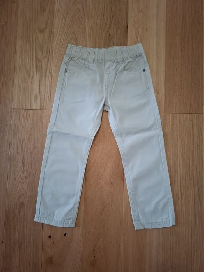 Pantalon beige écru 4 ans Très bon état