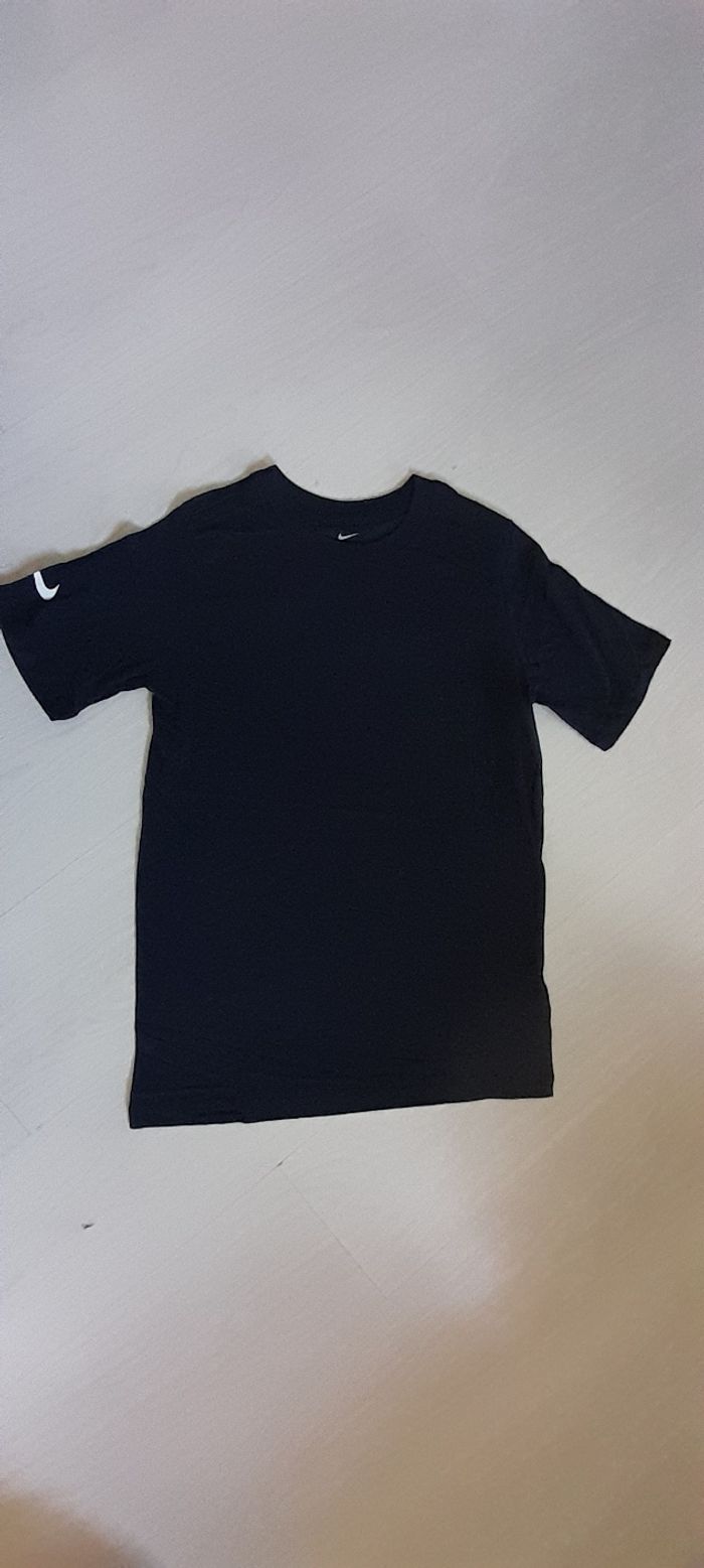 Tee-shirt NIKE taille XL boy ( 13/15 ans)