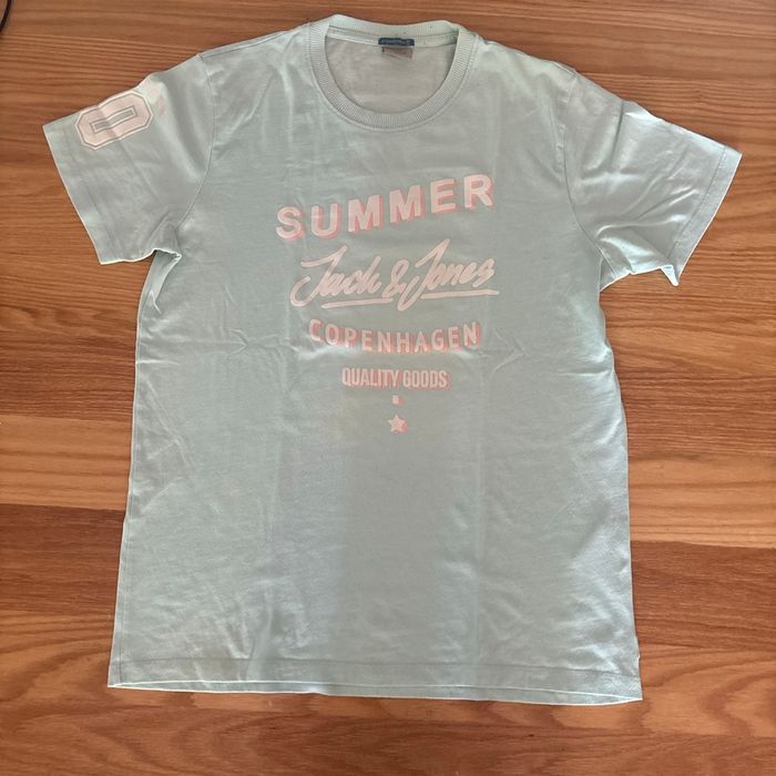 TEE shirt