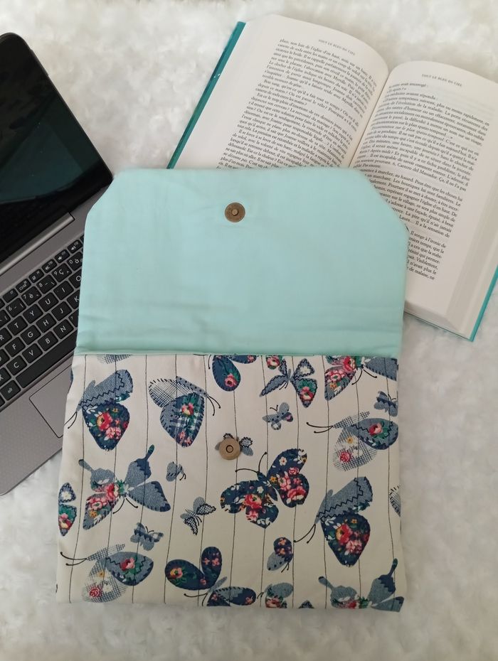 Pochette tablette/livres - photo numéro 2