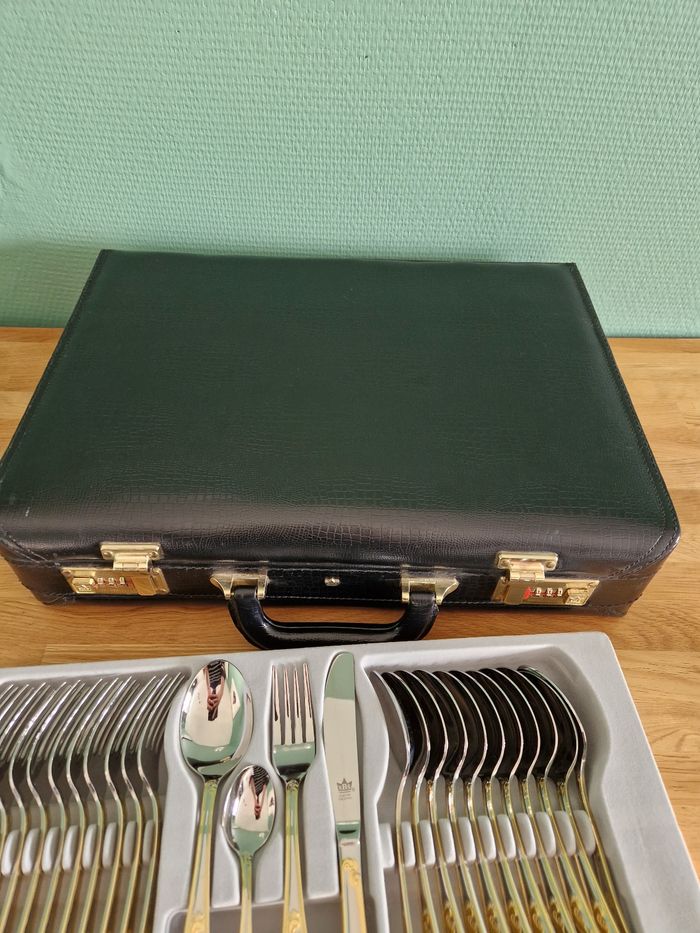 Ménagère 64 pc Bestecke&Solinger - photo numéro 2