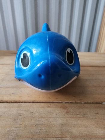 Jouet de bain baby shark 