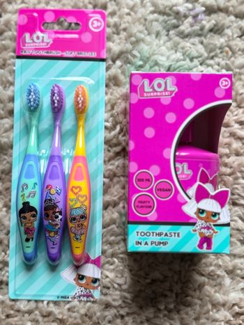 Brosse à dents avec dentifrice lol surprise 