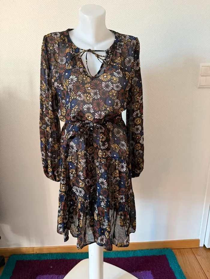 Robe à fleur marron en très bon état taille S stella Forest