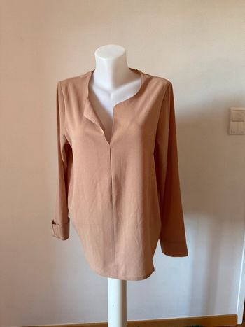 Blouse beige en très bon état taille L Molly bracken