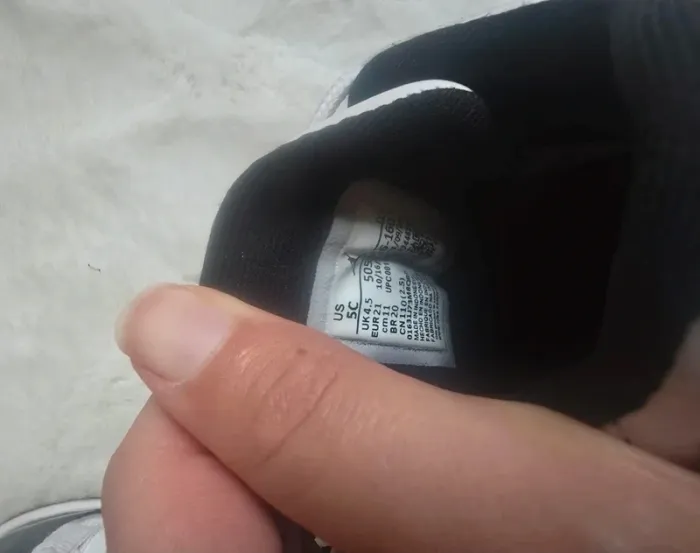 Basket Jordan taille 21 - photo numéro 11