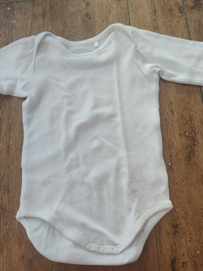 Lot 3 bodies 18 mois - photo numéro 4