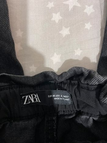 Pantalón negro efecto piel