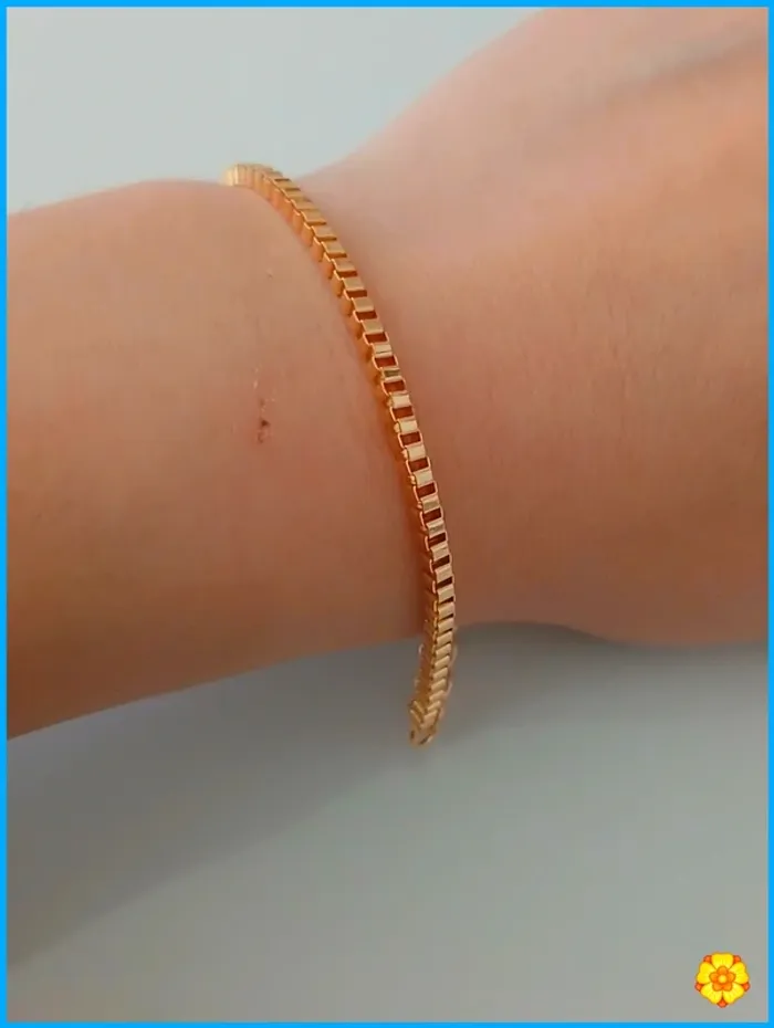 Bracelet doré tendance – Élégant et lumineux - photo numéro 2