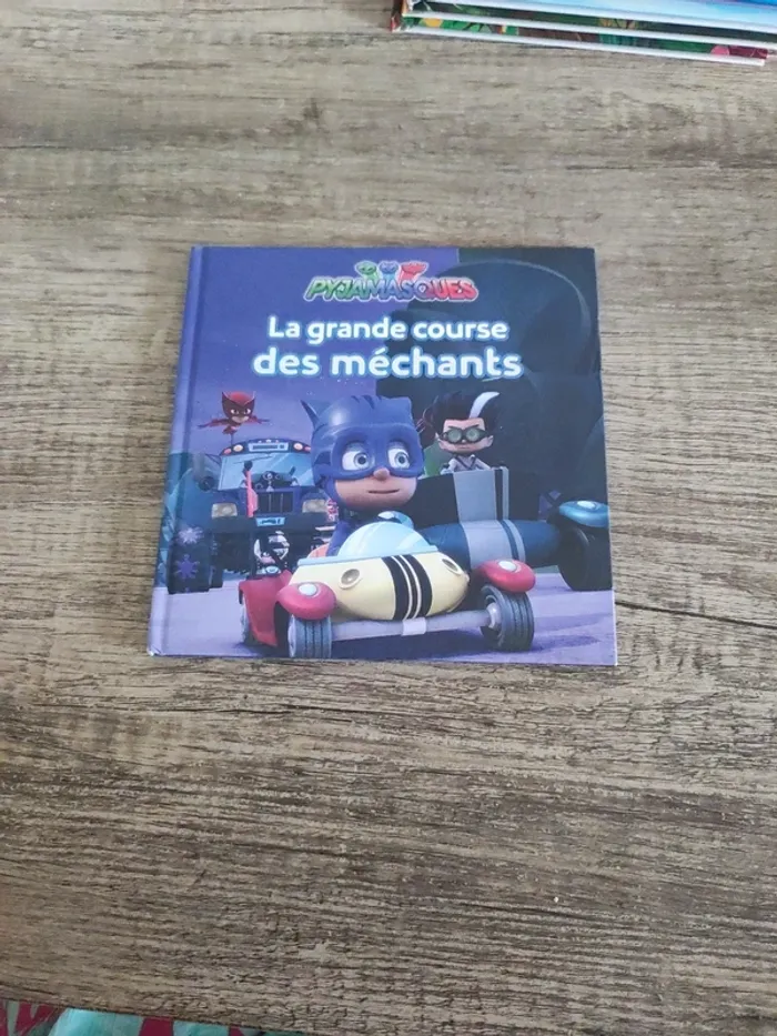 Livre "Pyjamasques, la grande course des méchants"