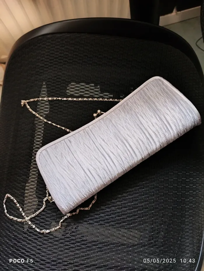 Sac  avec chaîne argenté - photo numéro 9