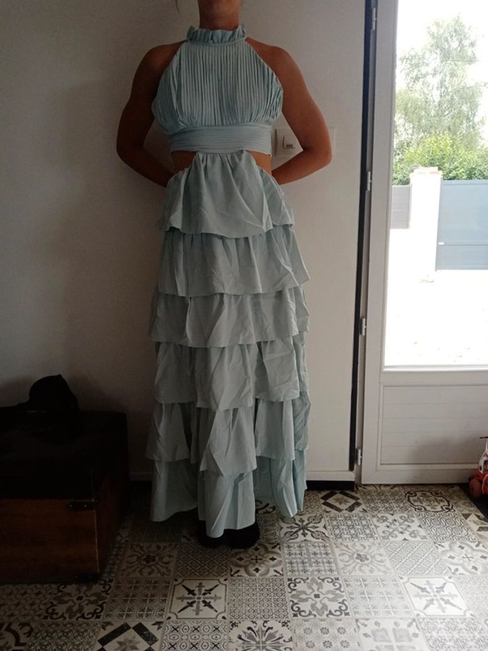 Robe longue à volant cérémonie verte claire dos nu