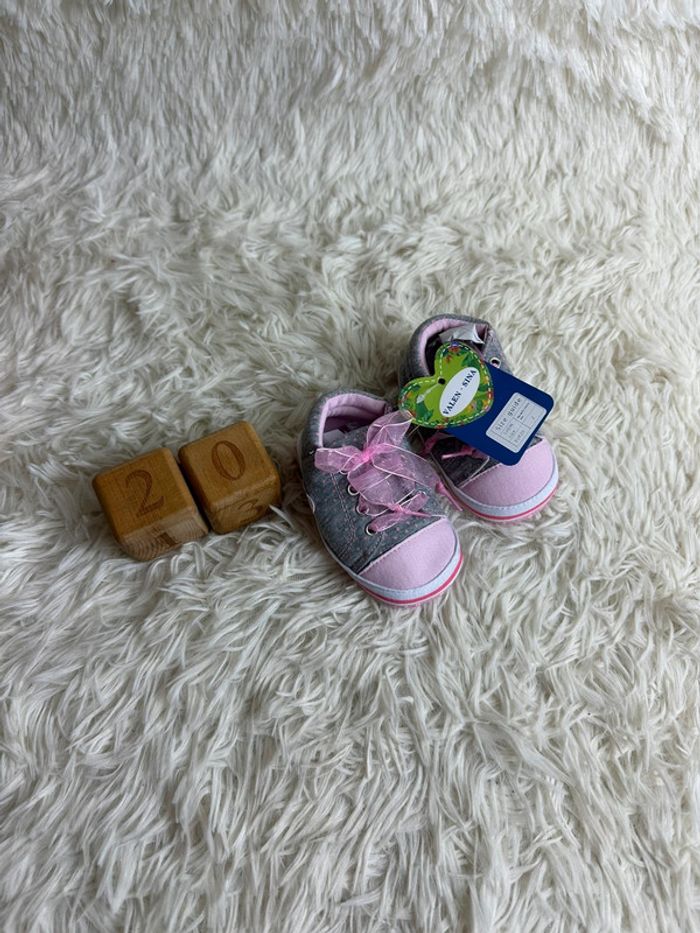 Paire de chaussures roses et grises Valen Sina taille 20
