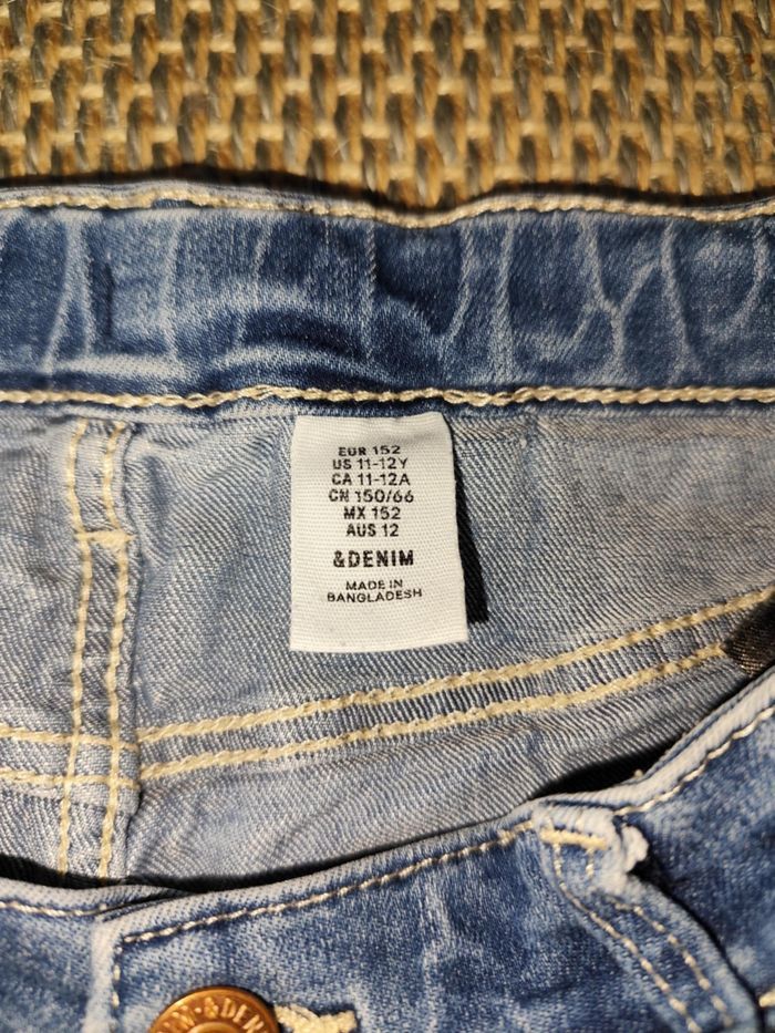 Short en jean fille 11/12 ans , très bon état - photo numéro 2