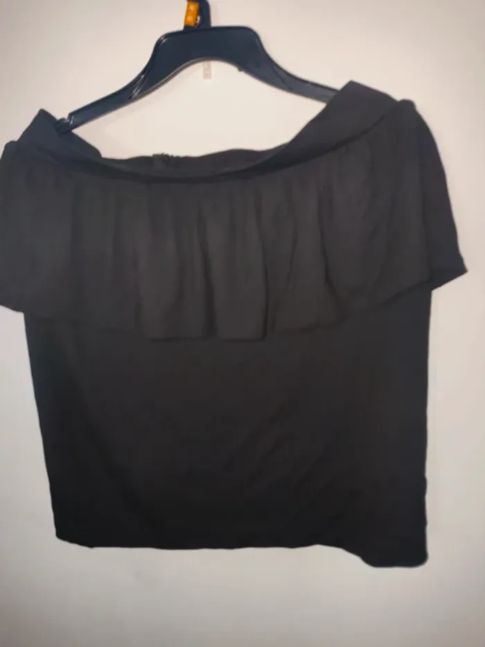 Mini jupe avec volant taille 42/44 excellent état 2 euros - photo numéro 3