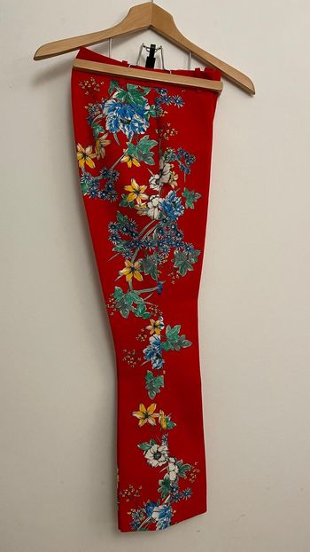 Pantalon rouge à fleurs Zara taille XS