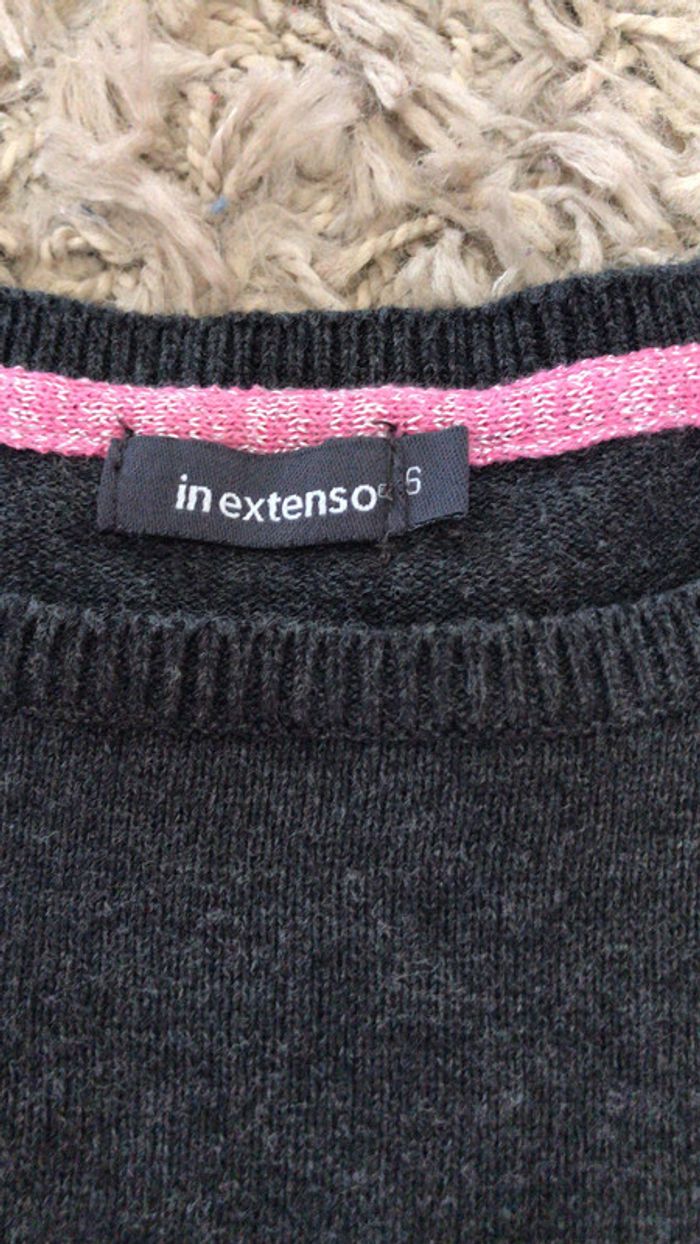 Pull gris avec strass manche et taille - photo numéro 2