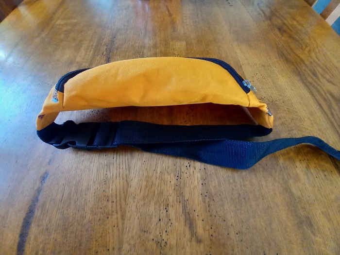 Sac banane neuf. - photo numéro 2