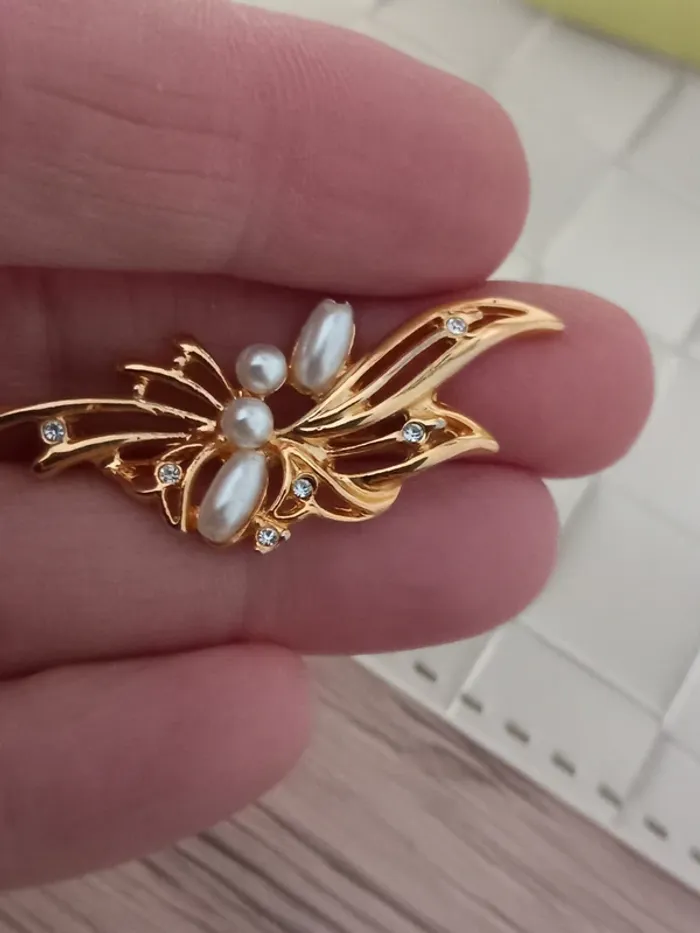 Broche papillon chic dorée et perles blanches - photo numéro 4