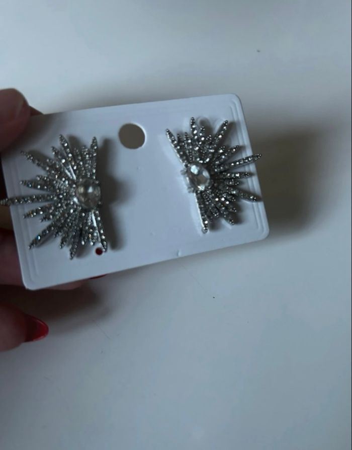 Boucles d’oreilles brillantes NEUVES pour femme couleur argenté - photo numéro 6