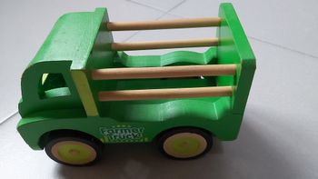 Camion en bois