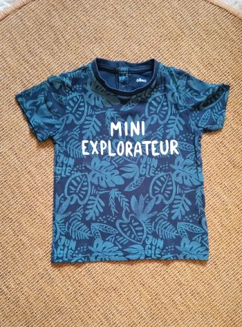 Très joli tee-shirt garçon motif feuillage en 2A