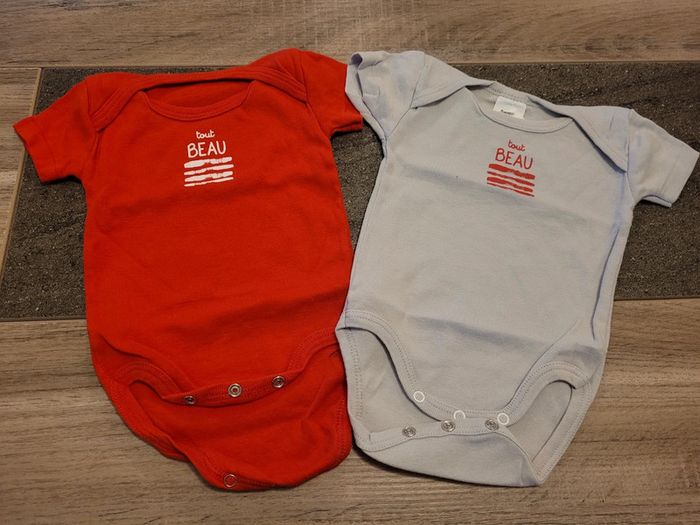 Lot 2 bodies manches courtes- tissaia 3mois