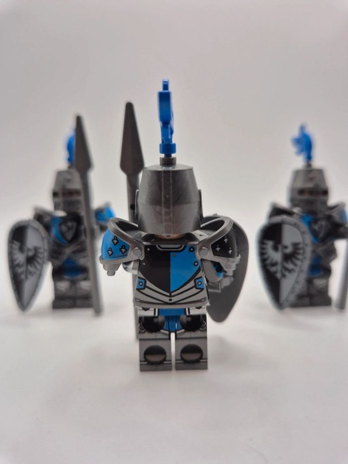 Figurines type lego 3 soldats chevaliers Faucon noir - photo numéro 4