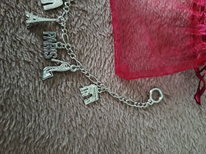 A saisir : bracelet " Paris " ( Bien lire merci) - photo numéro 3